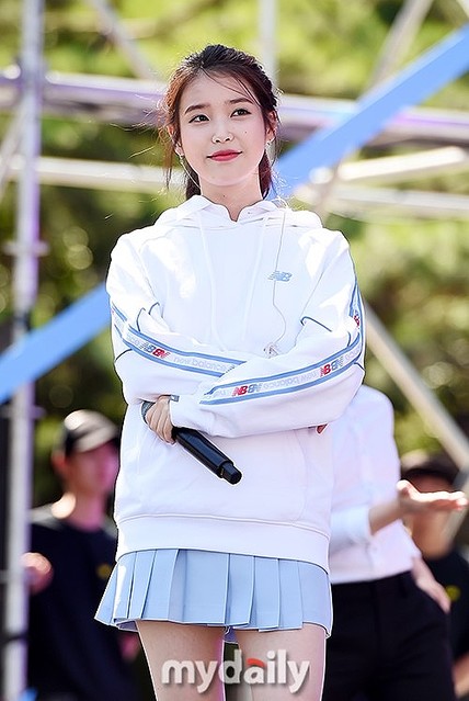 画像 Photo Iu New Balance 18 Run On Seoul でステージを披露 爽やかなポニーテールで登場 7 13 ライブドアニュース