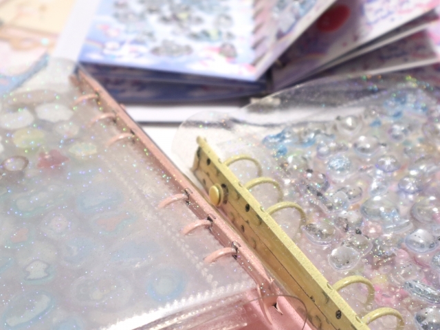 オンライン販売中止、開店アタック…シールブームで起きている問題