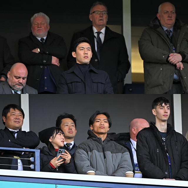 現地に駆け付けた遠藤と旗手（下）。写真：金子拓弥（サッカーダイジェスト写真部／現地特派）