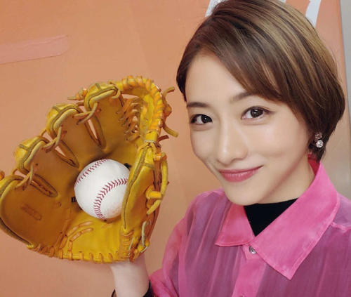 画像 石原さとみ初のショートヘア姿を披露 ホリプロ公式インスタで公開 ライブドアニュース