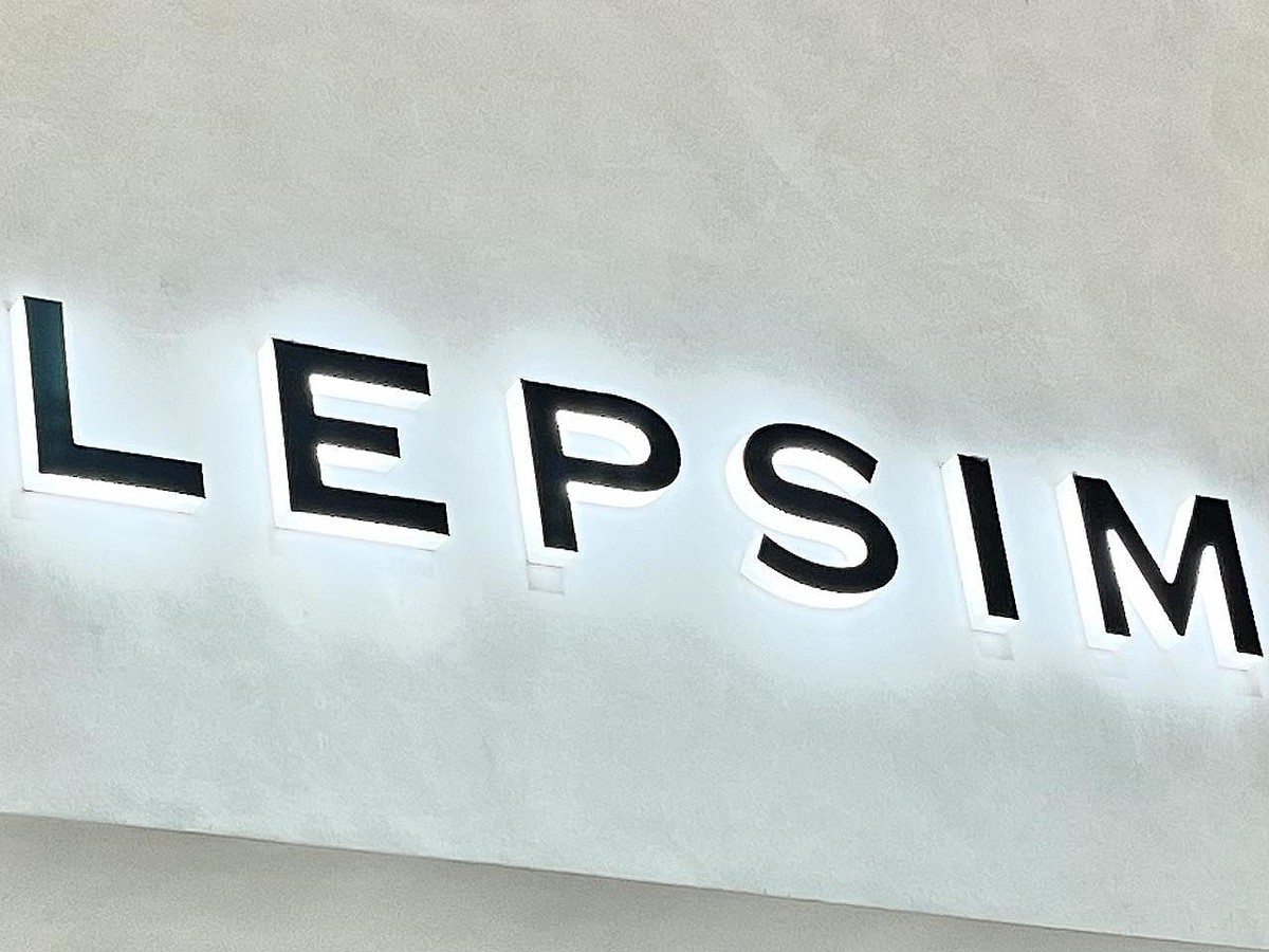 《累計販売5万枚突破！》【LEPSIM】袖チラ見せでおしゃれ♡「大人気トップス」