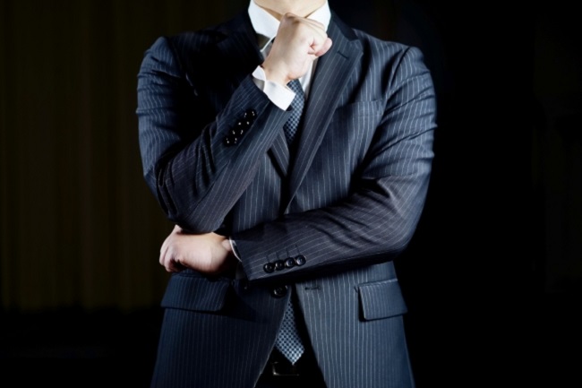 不祥事で雲隠れした「銀座好き社長」の末路 会議中にふんぞり返る態度に社員が放った強烈な皮肉