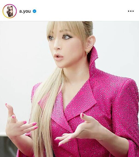 200%ガチ参戦」浜崎あゆみ、キラキラ衣装の“超真剣”打ち合わせSHOT公開