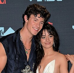 2019ǯ��MTV Video Music Awards�פǤΥ��硼�󡦥��ǥ������ߥ顦���٥���2021ǯ11����˶ɤ��ɽ������ΤΡ���ǯ4��ʹߤ˲��٤�ġ�����åȤ��ܷ⤵��Ƥ���