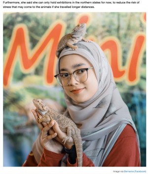 40ɤ�ʾ�Υ��������å����˥ޥ����äƤ���ޥ졼�����߽���22�н�����2016ǯ�˰�ư���դ줢��ưʪ��򥹥����Ȥ��������ΥڥåȤ�������̸������Ƥ���ʲ����ϡ�SAYS��2023ǯ5��8���ա�22-Year-Old Starts Her Own Mobile Petting Zoo To Educate The Public About Exotic Animals�ס�Image via Bernama ��Facebook�ˡˡ٤Υ����꡼�󥷥�åȡ�