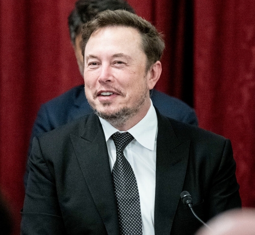 イーロン・マスク氏とトランプ氏がSNSで激突 著名人も異例の苦言