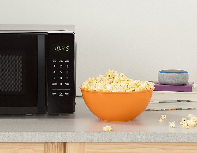 AmazonがAlexa電子レンジを発表 無線接続で音声操作などに連携