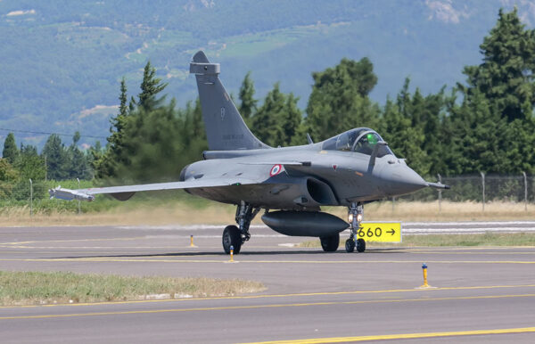 フランス空軍のラファール戦闘機。ステルス性はないが、第4.5世代戦闘機に分類された主力戦闘機である(布留川 司撮影)