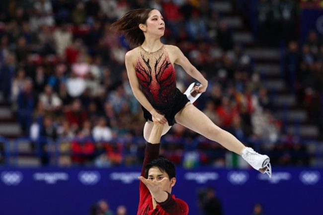 ペアSPで熱演する三浦璃来、木原龍一組【写真：ロイター】