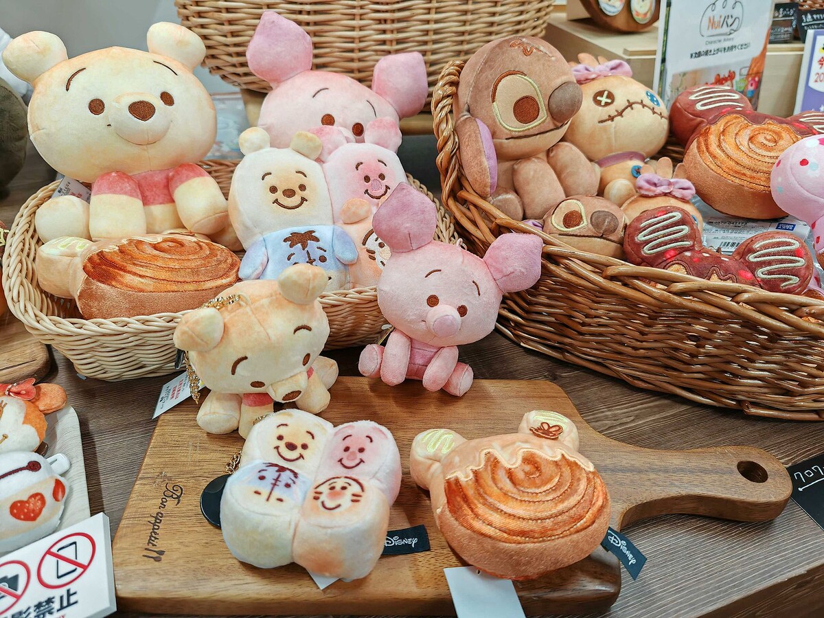 ディズニーやピクサーのキャラがパンのようなぬいぐるみに！ パン好き