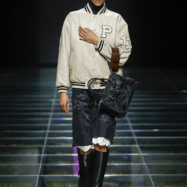 ルック】プラダが2024年秋冬コレクションをミラノで発表 - Peachy