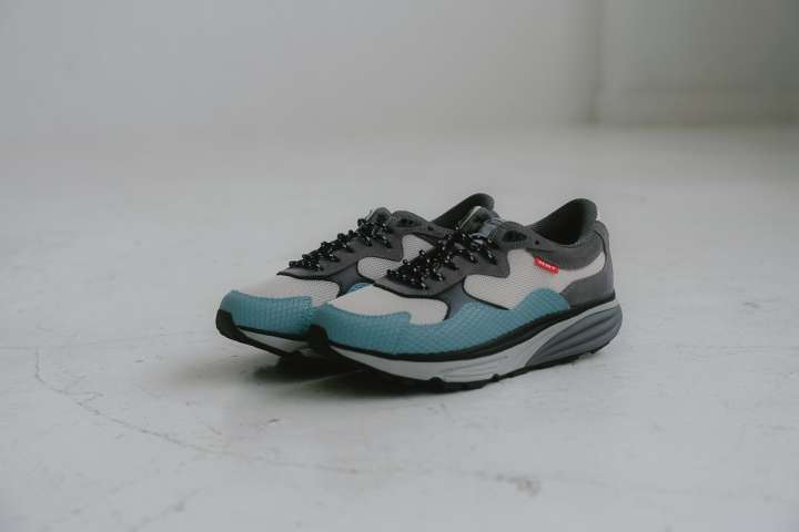 くすみ×パステルで軽やか〜、だけど歩くだけで姿勢改善をサポートしてくれるって!