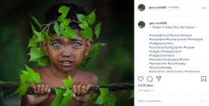 鮮やかな青い瞳を持つ男児(画像は『Korchnoi Pasaribu 2020年9月15日付Instagram「〜 Fardan Si Mata Biru dari Buton 〜」』のスクリーンショット)