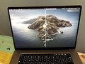 16インチMacBook Proひび