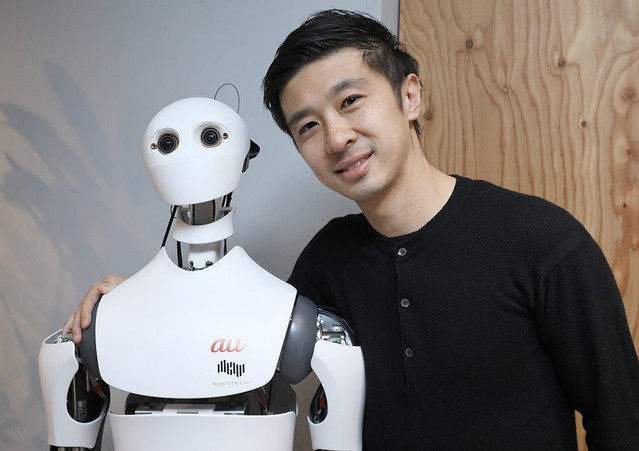 テレイグジスタンス社のロボット「モデルH」と彦坂氏