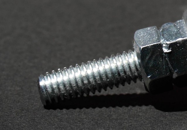 車のメンテナンスで発生するハプニング ネジ山が潰れた時の対処法は ライブドアニュース