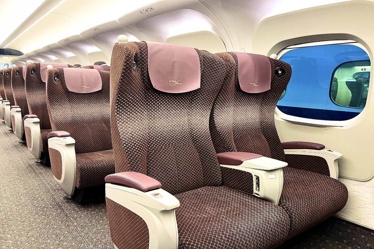 新幹線の「自由席」で“相席ブロック”された！「あとから友人が来るから」とのことですが、明らかにマナー違反ですよね？ 高くても「グリーン車」を予約したほうが快適でしょうか？