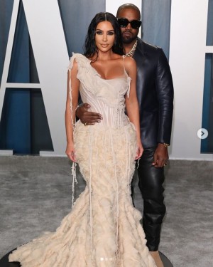 ��������˥�����š��Ǵ���蘆������餷�Ƥ��롩�ʲ����ϡ�Kim Kardashian West��2020ǯ2��12����Instagram��The Vanity Fair party was always a dream of mine to go to and I can officially check that off my glam bucket list!�ס٤Υ����꡼�󥷥�åȡ�
