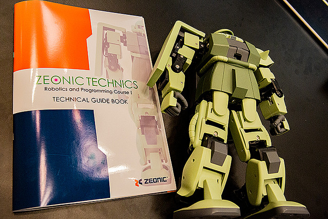 動かせるザク「ZEONIC TECHNICS」本格的なロボット開発教材をバンダイ