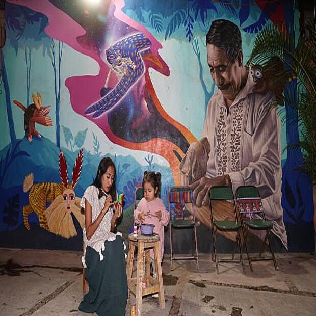 メキシコの村落カラフルな民俗画