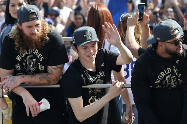 ドジャースの佐々木朗希(中央)【写真:ロイター】