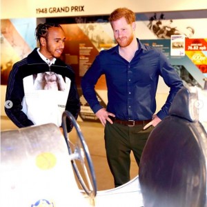 ¥ë¥¤¥¹¡¦¥Ï¥ß¥ë¥È¥ó»á¤È¥Ø¥ó¥ê¡¼²¦»Ò¡Ê²èÁü¤Ï¡ØThe Duke and Duchess of Sussex¡¡2020ǯ3·î6ÆüÉÕInstagram¡ÖThis morning, The Duke of Sussex raced up to Silverstone, home of the British Grand Prix to open the The Silverstone Experience, a brand-new immersive museum that tells the story of the past, present and future of British motor racing.¡×¡Ù¤Î¥¹¥¯¥ê¡¼¥ó¥·¥ç¥Ã¥È¡Ë