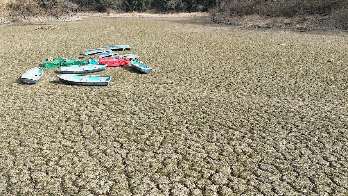 「湖に水がほとんどない 商売ができません」ボート店経営者が悲鳴