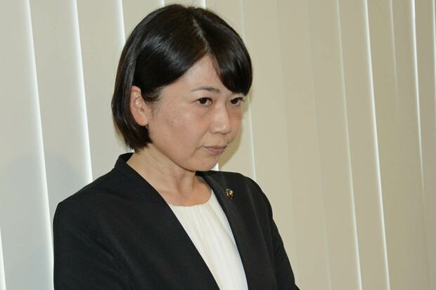 ラブホ密会の小川晶前橋市長「議員の皆さまに説明させていただいた」 報道陣の質問には無言貫く (2025年9月26日掲載) - ライブドアニュース