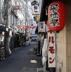 客引きを使って 闇営業 する居酒屋も 休みたいと言えば賠償金 ライブドアニュース