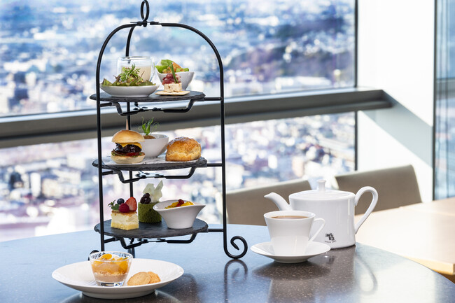 ����Ҷ��������ۥƥ���ޡ��Ͼ�130m����ηʴѤȤ�˳ڤ����A Taste of Early Summer Afternoon Tea�פ򳫺�