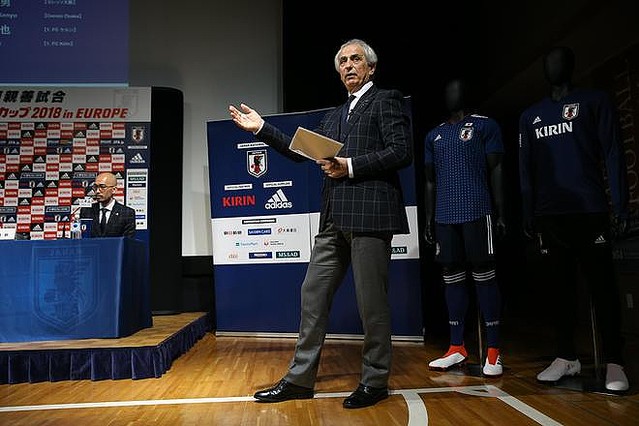 欧州遠征に参加する26人を発表したハリル。選手の序列を明らかにするような発言はいかがなものか。写真：滝川敏之（サッカーダイジェスト写真部）