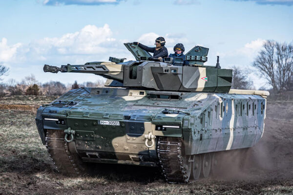KF41「リンクス」で訓練中のハンガリー第30機械化歩兵旅団(画像:ハンガリー国防軍)