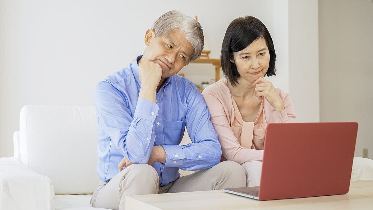 贅沢なんてしてない…〈退職金1,800万円〉〈年金月25万円〉の65歳夫婦。「普通の暮らし」を心がけたが、気づけば損失「10,000,000円」のワケ  - ライブドアニュース