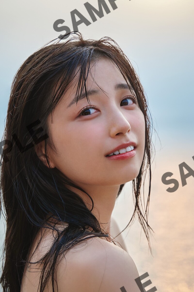 【希望金額で売ります】 HY 会報 ポストカード CD 写真集 など 乃木坂46 五百城茉央、濡れ髪でやわらかな夕日に包まれる 写真集封入