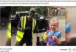 ���˾㤬����������ã����8�н����ʲ����ϡ�Upworthy��2020ǯ7��8���ա�8-year-old learns sign language to surprise her deaf delivery driver with a ��good morning�ǡס٤Υ����꡼�󥷥�åȡ�