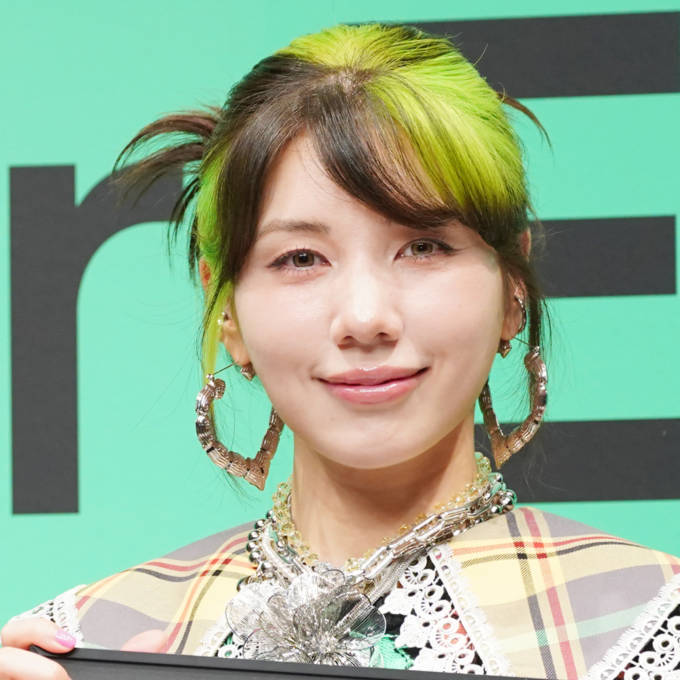 
          【ダイソー】仲里依紗、“2個買い”ディズニーコラボ商品を紹介「大好きこういうの」「テンション上がる」
        