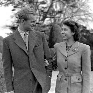 1947年、ハネムーン先でのフィリップ王配とエリザベス女王(画像は『The Royal Family 2020年11月20日付Instagram「Thank you to everyone for your kind wishes for The Queen and The Duke of Edinburgh on their 73rd Wedding Anniversary」』のスクリーンショット)