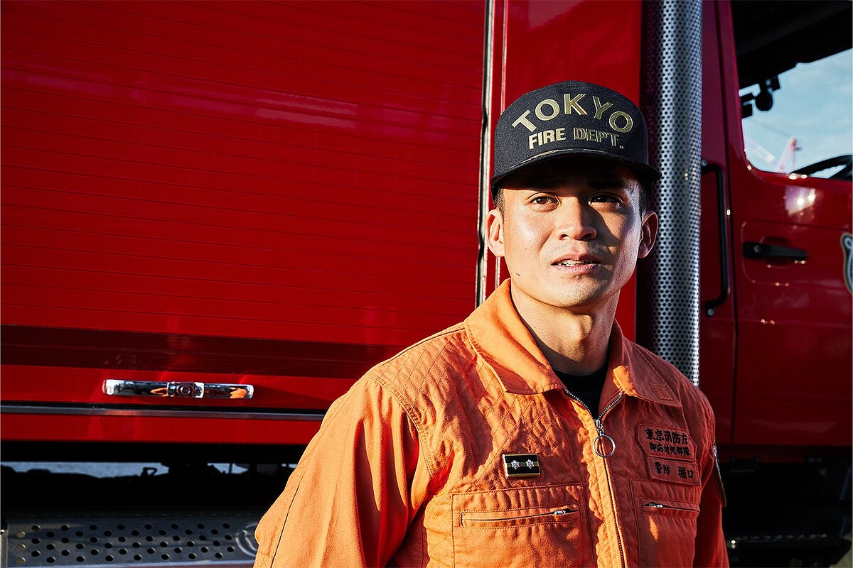 東京消防庁で赤いウニモグのハンドルを握る「即応対処部隊」に密着
