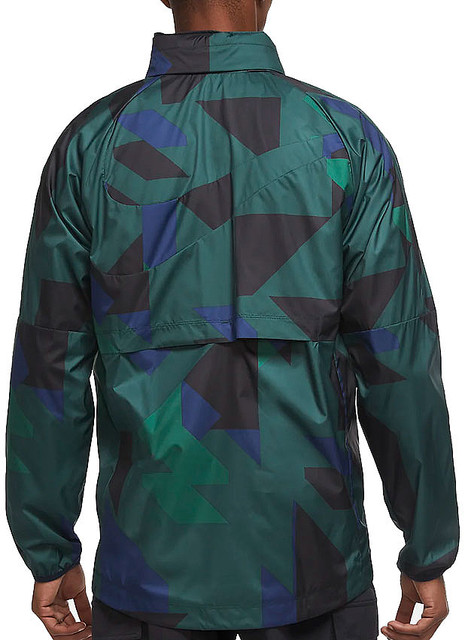 好調トッテナム！選手も使う「かっこいいNIKEジャケット＆パーカー」5