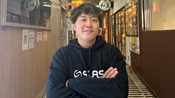 ���ϥ�ޥ��ҥ����ַݿͤ˰��ַ����Ƥ���ݿ͡פȸ�����辰���ܿͤ�����ĵ����������˾�ȡ���ˤ�᤿º�ɤ���2�ͤηݿ�