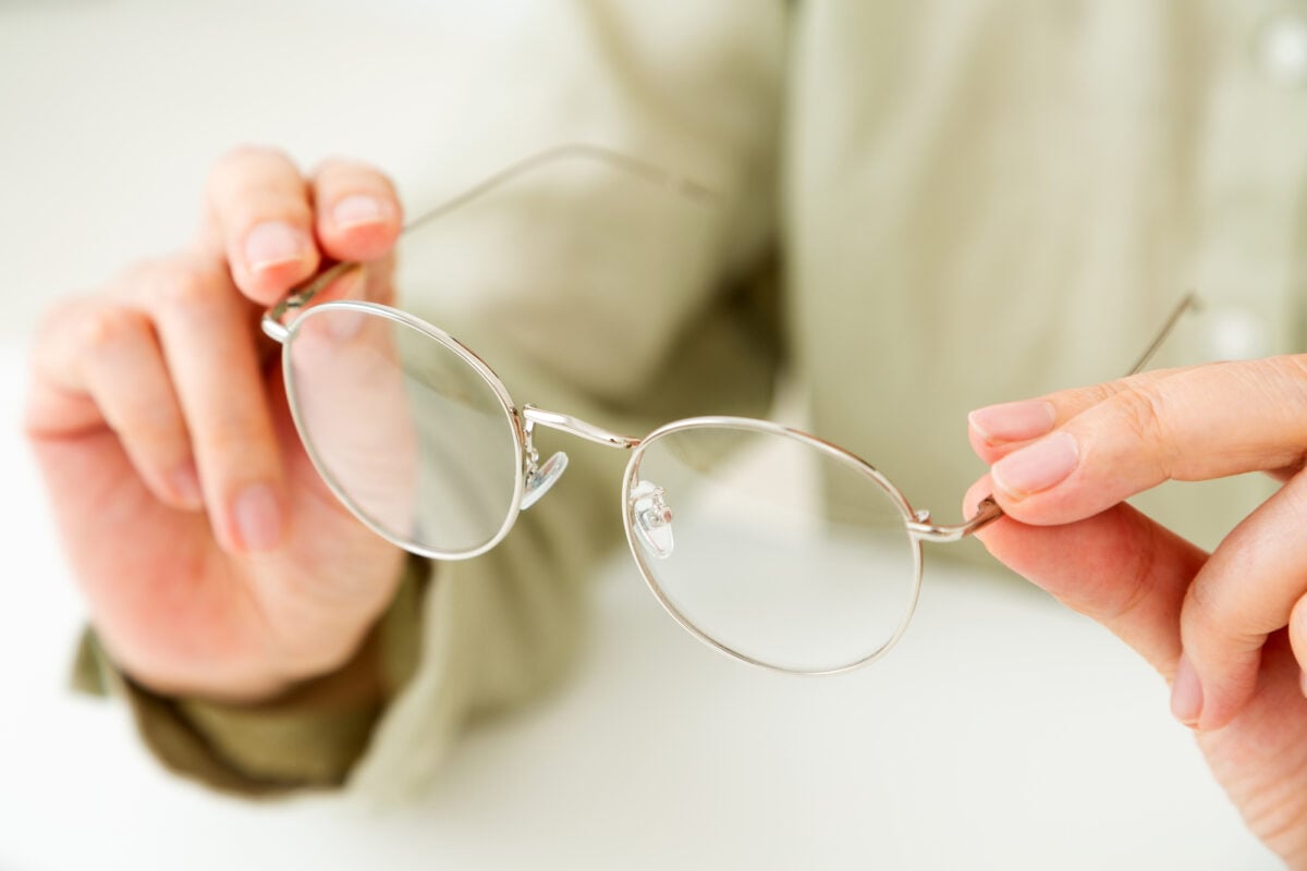 眼鏡の誤った使い方とは?
