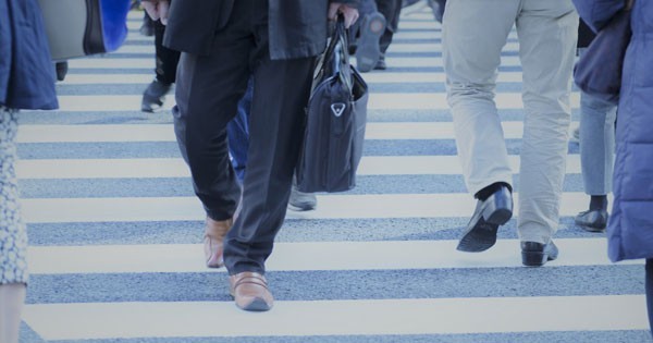 人とすれ違うときに何度も同じ方向に避けてしまう 対処方法は ライブドアニュース