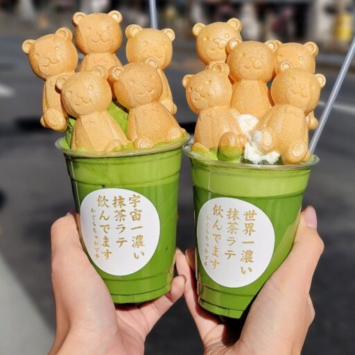 浅草】インパクト大!くまちゃんが乗った｢宇宙で一番濃い抹茶ラテ
