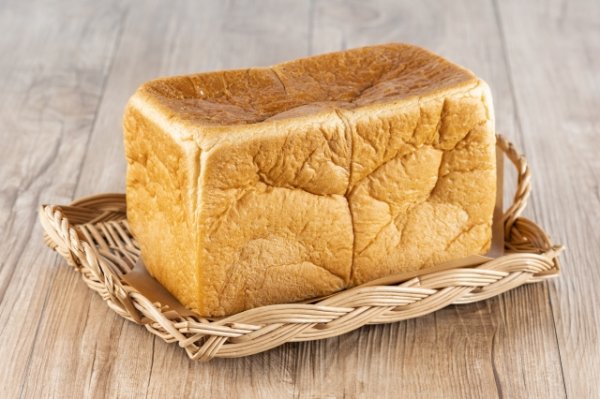 過去最高益でもボーナスは「800円の高級食パン」のみ 恩着せがましい社長に絶望した男性の告白