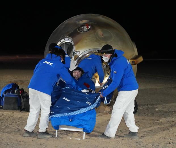中国の有人宇宙船「神舟14号」、帰還モジュールが無事着陸 - ライブドアニュース