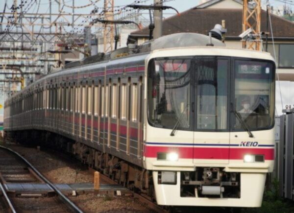 京王8000系（画像：写真AC）