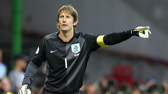 19歳までアマチュア…最強GKファンデルサールの「トランプで発掘秘話 