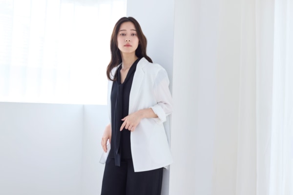 酷暑を乗り切る通勤服。きれい見えと涼しさを両立する優秀アイテム3つ