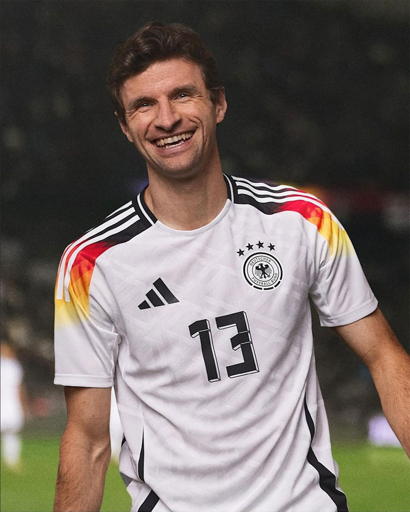 ドイツ代表、EURO2024に向けた新ユニフォームを発表！アウェイは驚愕色