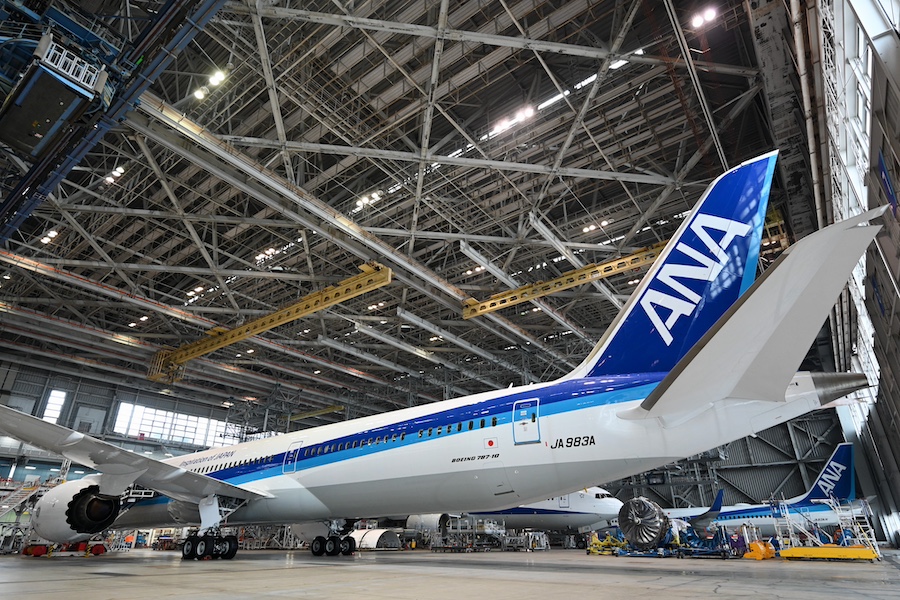 ANA、国内線新フラッグシップ787-10型機公開 3月27日就航、777型機